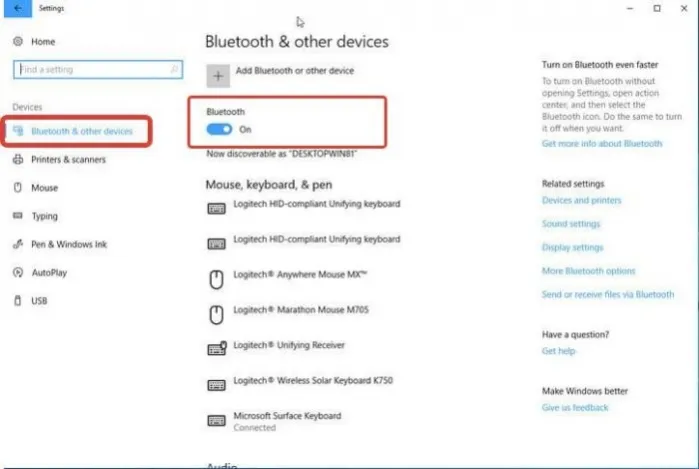 Нажимаем «Bluetooth & other devices» с левой стороны, в опции «Bluetooth» перемещаем переключатель в режим «On» («Вкл.»)