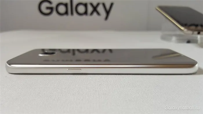 Аккумулятор Galaxy S7 имеет искривлённую форму для оптимального использования внутреннего пространства смартфона