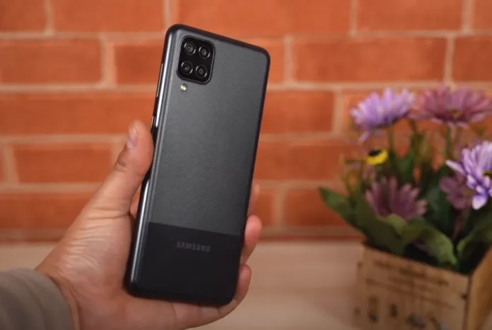 Обзор Samsung Galaxy M12 - долгоиграющий смартфон с экраном 90 Гц от корейцев