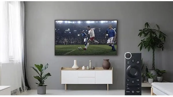 SamsungTheFrame (2021) футбольное изображение на экране
