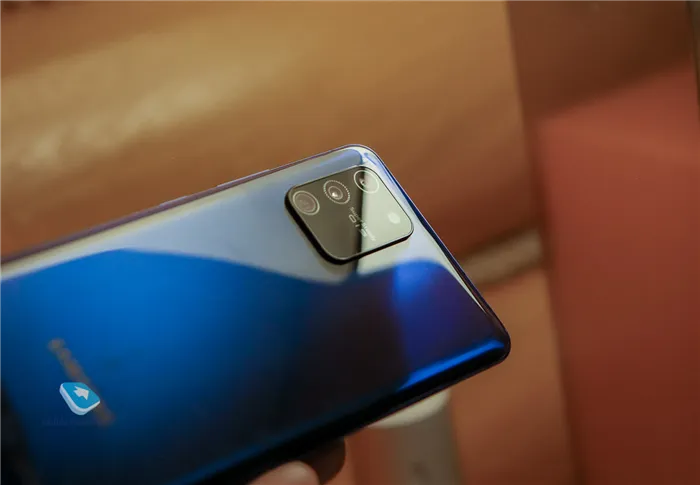 Первый взгляд на Samsung Galaxy S10 Light (SM-G770F)