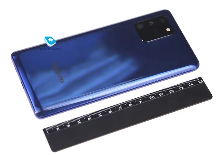 Первый взгляд на Samsung Galaxy S10 Light (SM-G770F)