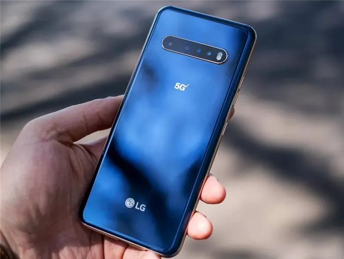LG V60 Dual Screen в темно-синем цвете с золотой рамкой