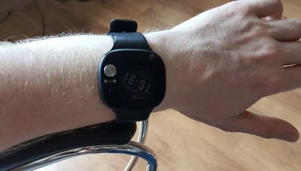 Время на часах AsusVivoWatch