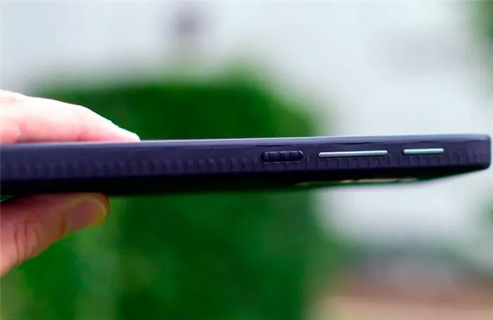 Motorola Defy (2021) - прочный смартфон