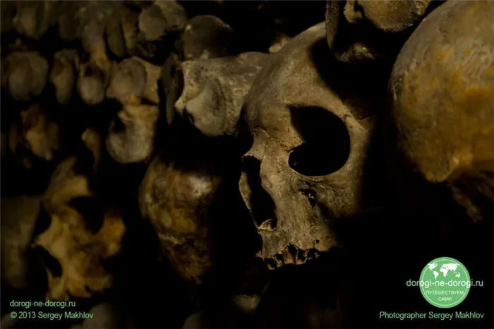 Кости в парижских катакомбах