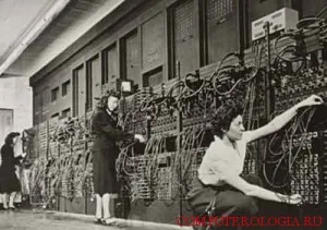 Многочисленные кабели и провода для компьютера