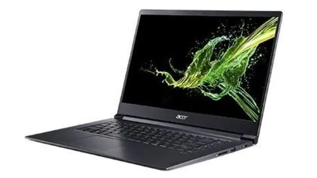 Ноутбук Acer Aspire 7 в рабочем режиме