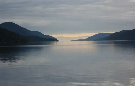 Лох-Несс - пресноводное озеро длиной 36 км