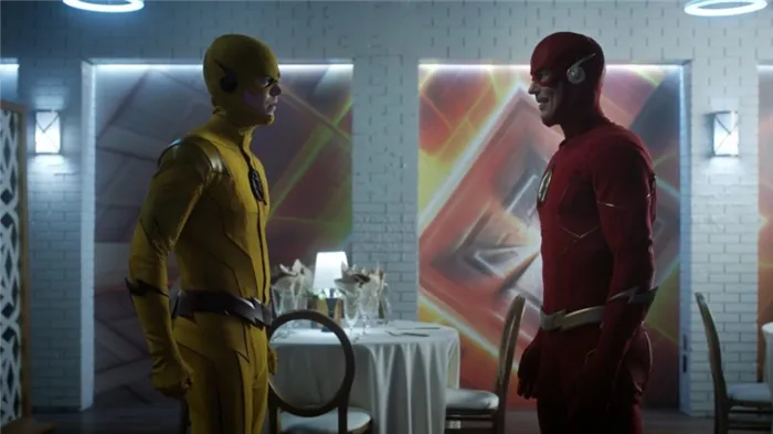 Грант Гастин (Grant Gustin) и Томас Кавана (Thomas Cavanagh) в 8 сезоне сериала «Флэш / The Flash» (2021)