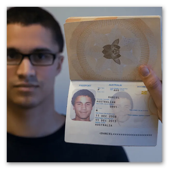 Фотография с паспортом для составления обращения в поддержку Discord при смене возраста