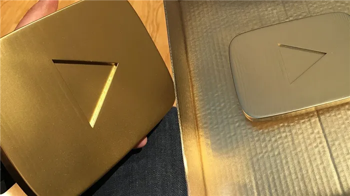Фото поддельная кнопка ютуба за подписчиков под золотистый металл